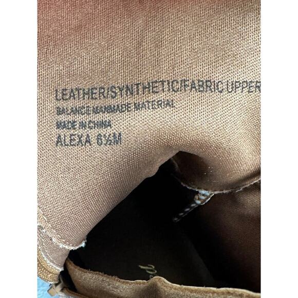 NWOB Violet & Red Womens Alexa Suede Lace Up Bootie Size 6 1/2 - Picture 8 of 13